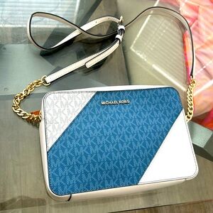 Micheal Kors Cross Body Bag